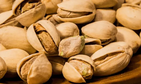 تصویر 1 از پسته اکبری با پوست با بسته‌ بندی حرفه‌ ای و استاندارد بالا